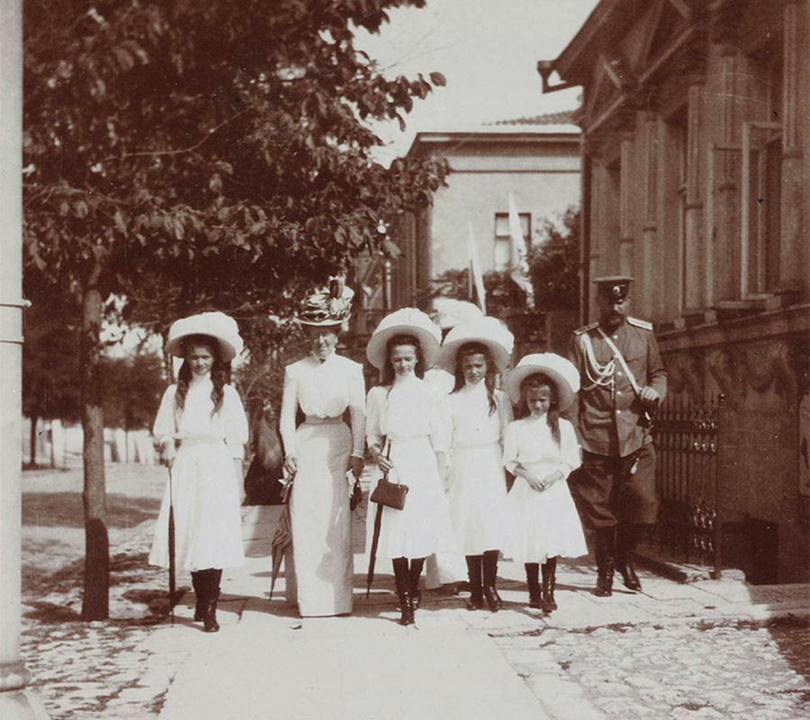 Nicolas II était très attaché au monastère local de Saint-Georges, où il se rendit pour la dernière fois en mai 1916. Qui eut pu imaginer qu’il serait contraint d’abdiquer un an plus tard et ne reverrait plus jamais sa Crimée bien-aimée ?