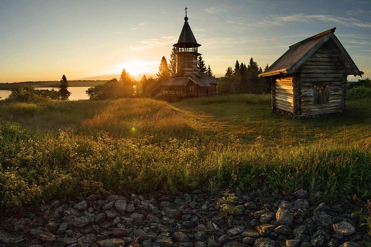 Nalazi se u Republici Karelija. Otok Kiži je dom tradicionalne drvene kulture ruskog Sjevera. 