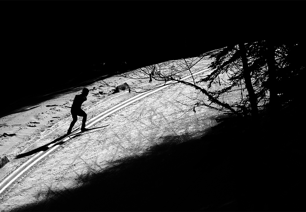ソチ冬季パラリンピックでスキー競技をする中国人選手のハイタウ・ドゥー。彼はわずか4歳の時に手術を受け、両腕を切断されたが、それを理由にスポーツをあきらめることはなかった。彼の哲学は、「動き続けて、最後まで立ち止まらないこと」。