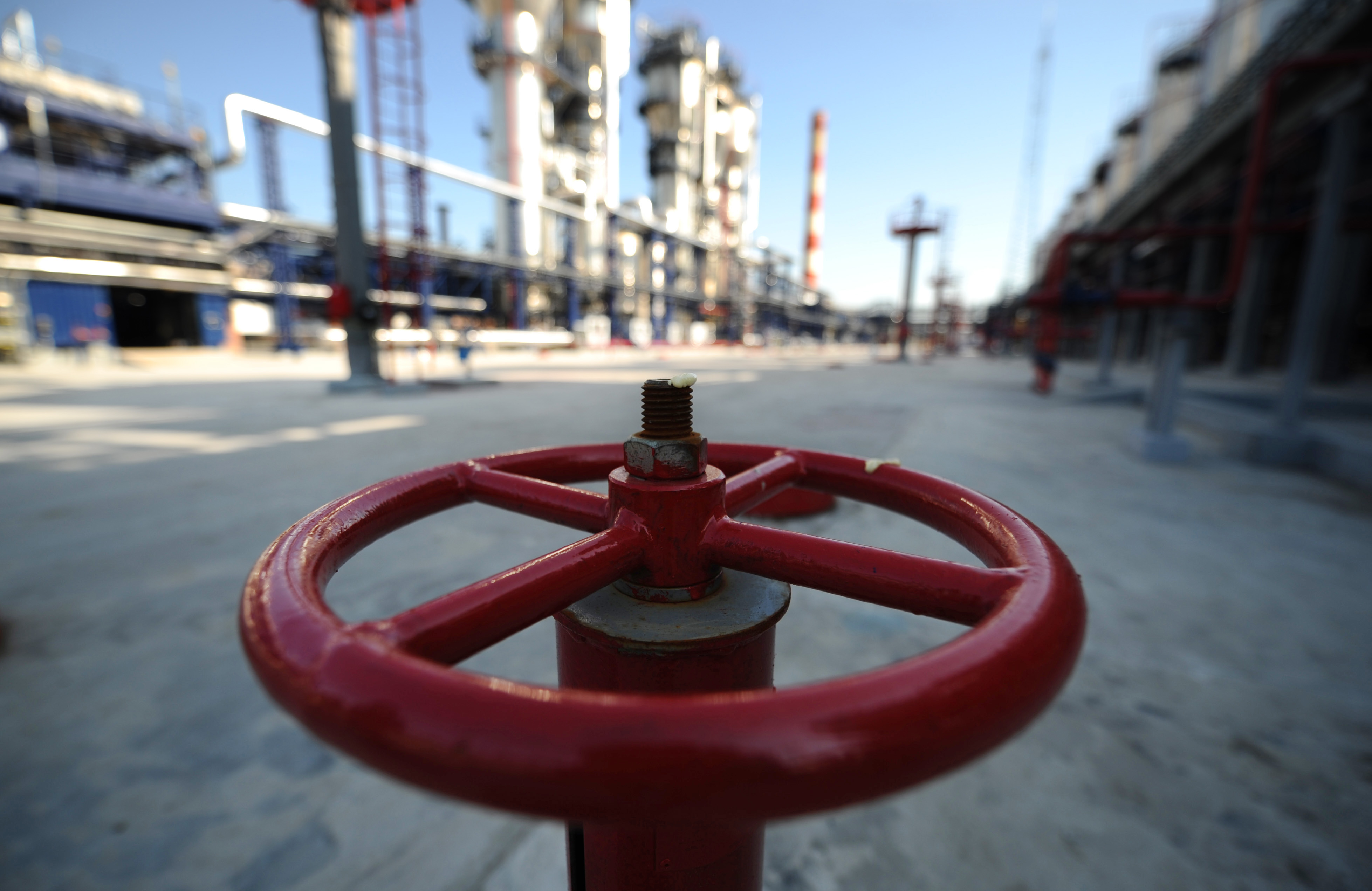 „Продажбата на 3 милиарда кубически метра на спотовия пазар от „Газпром“ може да се определи като пробна топка“, смята доцентът Иван Капитонов.