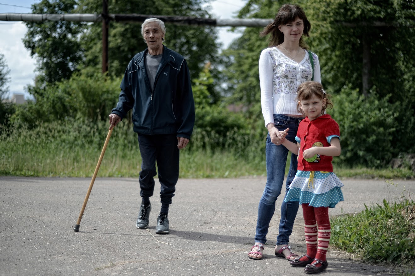 Wjatscheslaw Tujew, 62, Ingenieur und körperlich behinderter Witwer. Vor einem Jahr verließ er das Pflegeheim, um mit seiner Tochter und seiner Enkelin zu wohnen. Jetzt will er zurück in das Pflegeheim.