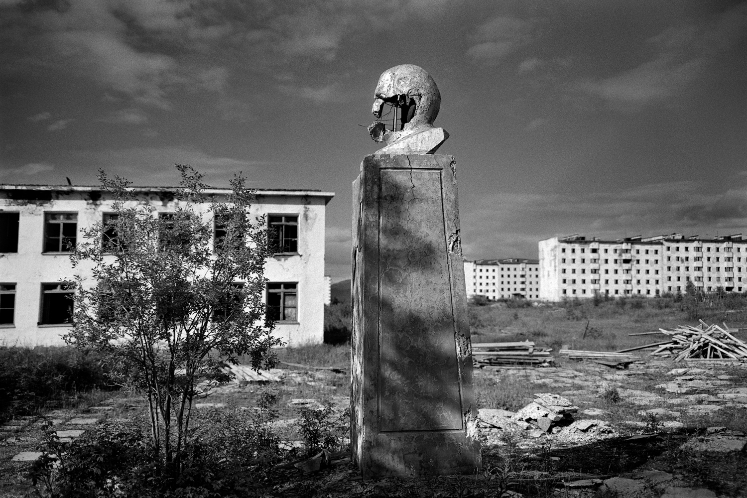 Kadykchan is an abandoned mining ghost-town. The village was built by Gulag prisoners, among whom was the writer Varlam Shalamov. After an explosion at the mine in 1996 Kadykchan was closed. All residents were evicted, houses were cut off from utilities and services, and the private sector was cauterized, so people didn't come back. A bust of Lenin on the central square was shot to pieces by the last residents to abandon their homes.