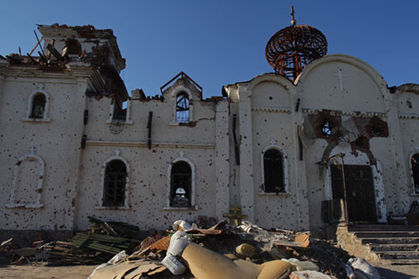 Die zerstörte Kirche im  St.-Iviron-Frauenkloster nahe des Flughafens Donezk.