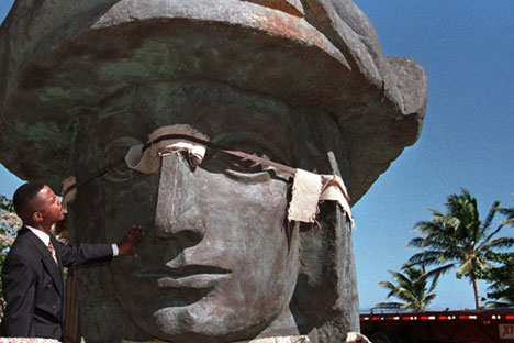 Monumento a Colón en Catano, Puerto Rico, 1999.