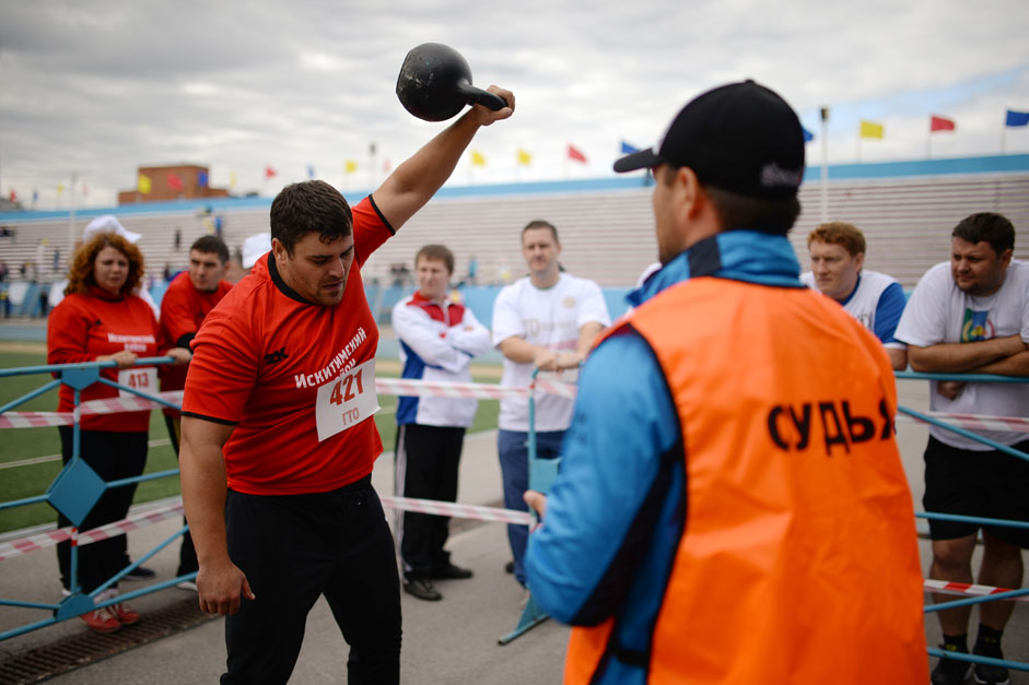 A resident of the Novosibirsk region participates in the regional summer festival of the Russian National Fitness and Sports Program "Ready for Labor and Defense" at Novosibirsk's Sibselmash stadium.