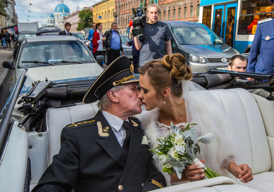 Boda entre el actor Iván Kraskó y Natalia, su antigua alumna, en San Petersburgo