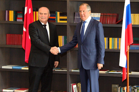 Der russische Außenminister Sergej Lawrow und sein türkischer Amtskollege Feridun Sinirlioğlu trafen sich in Sotschi.