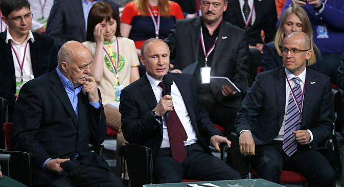 Stanislav Govorukhin, co-chairman of the Central Headquarters of the All-Russia People's Front, Russia's president Vladimir Putin, and Alexander Brechalov, co-chairman of the Central Headquarters of the All-Russia People's Front, (L-R front) at a plenary session of the First Media Forum of Independent Regional and Local Media organised by the All-Russia People's Front. 