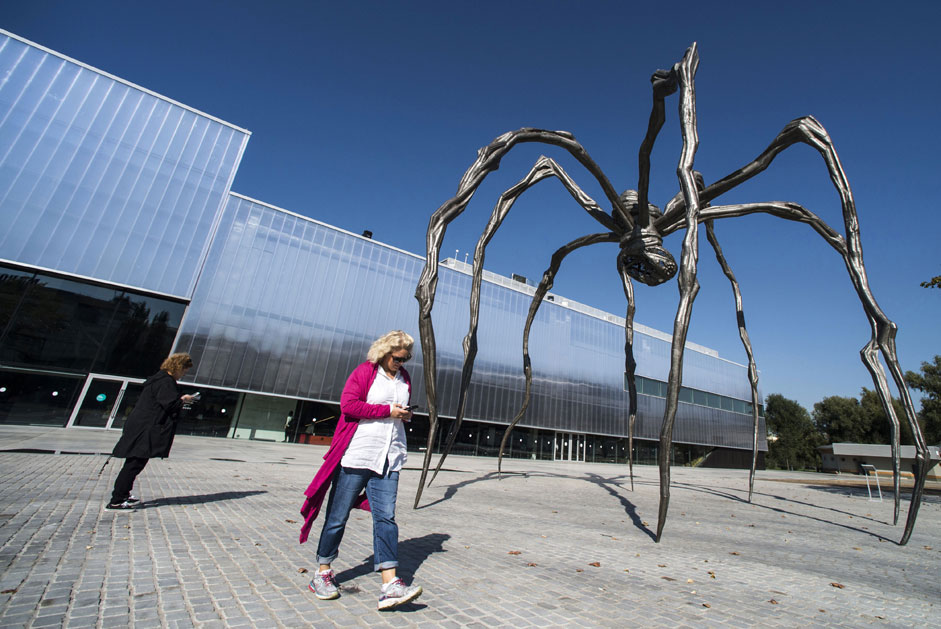 The sculpture "Maman" American sculptor Louise Bourgeois at the Museum of Modern Art "Garage" at the opening of the exhibition "Louise Bourgeois. The structures of life: cell" in Moscow.