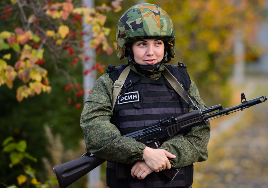 Nijnij Tagil. Eine von 17 bewaffneten Wachposten des Föderalen Dienstes für den Strafvollzug (FSIN) im Frauengefängnis von Nijnij Tagil. 