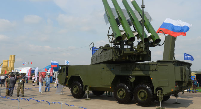 Sistem rudal darat-ke-udara BUK-M2E dipamerkan selama pameran penerbangan dan ruang angkasa internasional MAKS 2015 di Zhukovsky, dekat kota Moskow.