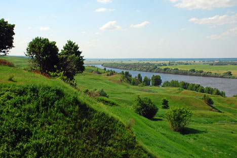 Sungai Oka di dekat desa Konstantinovo, tempat kelahiran Yesenin. 