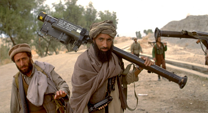 1989 година. Муџахедин со американски ракетен фрлач на рамото при бунтовнички напад во Џалалабад.