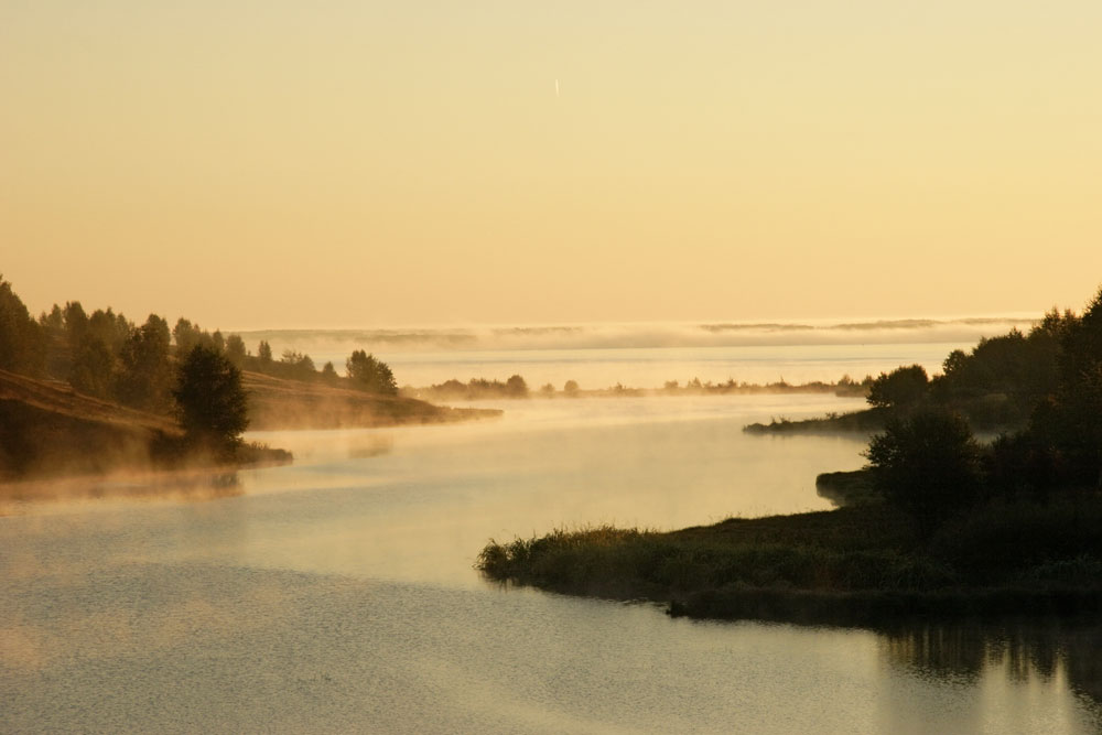 Otok Hmelniki, u gornjem toku Volge, može se pohvaliti činjenicom da je jedan od najatraktivnijih otoka za prodaju. Košta 40 milijuna rubalja (600 000$), nalazi se 350 sjeverno-istočno od Moskve. Raj za pecaroše. 