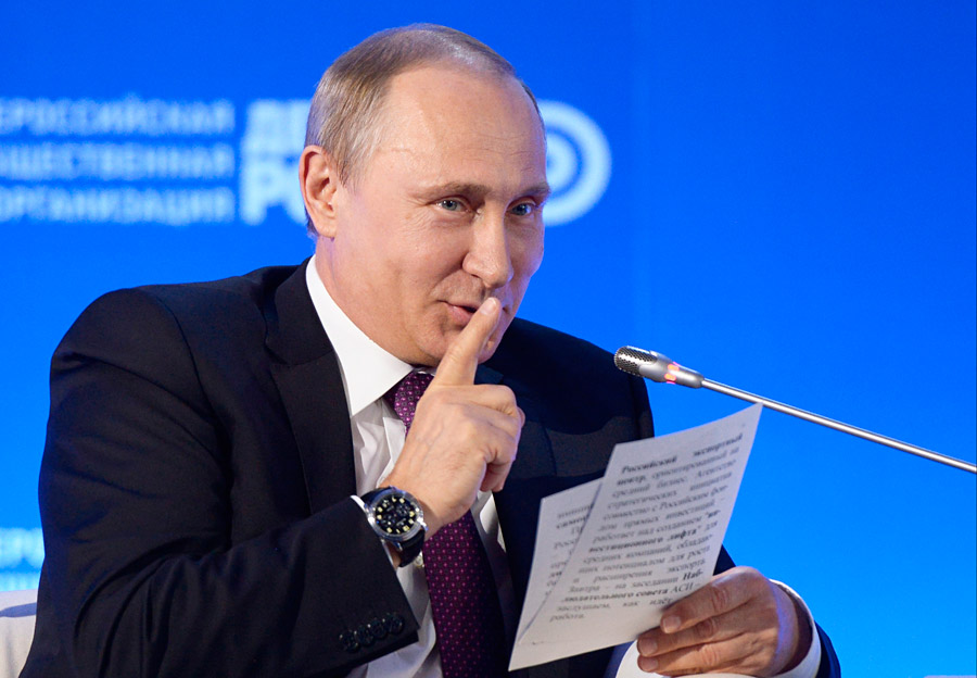 26 Mei 2015, Moskow. Vladimir Putin menyampaikan rahasia pada pebisnis Rusia: coba untuk berkembang lebih cepat saat Barat belum mencabut sanksinya.
