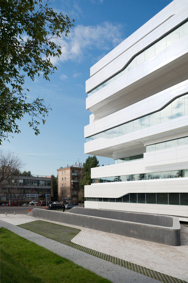 Though the building is innovative, it is surrounded by Stalinand Khrushchev-era architecture. This contrast was a part of the design concept.