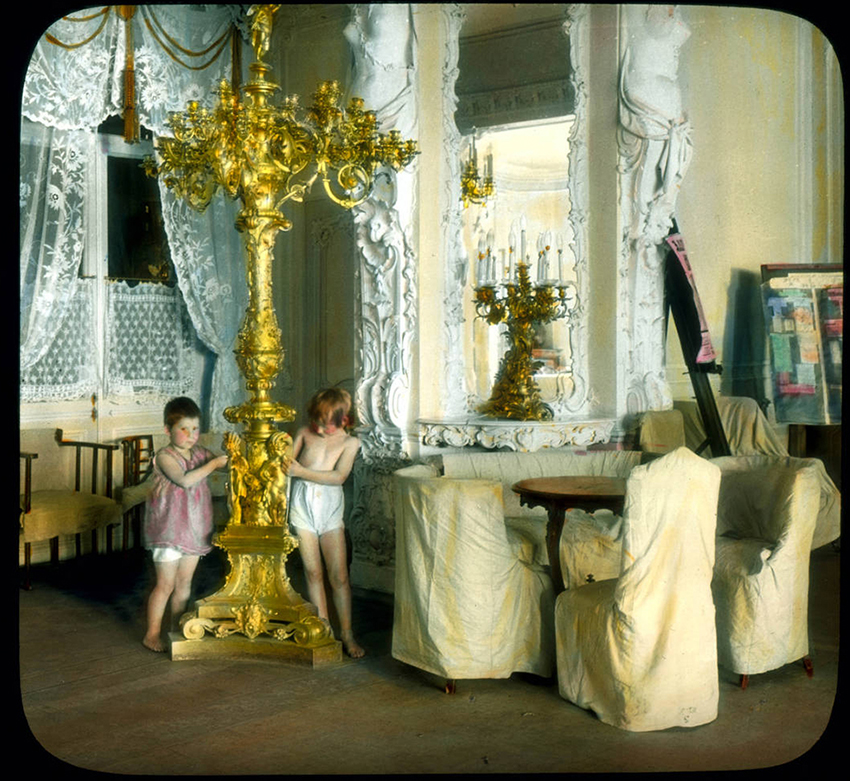 Le palais Elaguine fut transformé en club d’ouvriers. Léningrad  (actuel Saint-Pétersbourg), 1931.