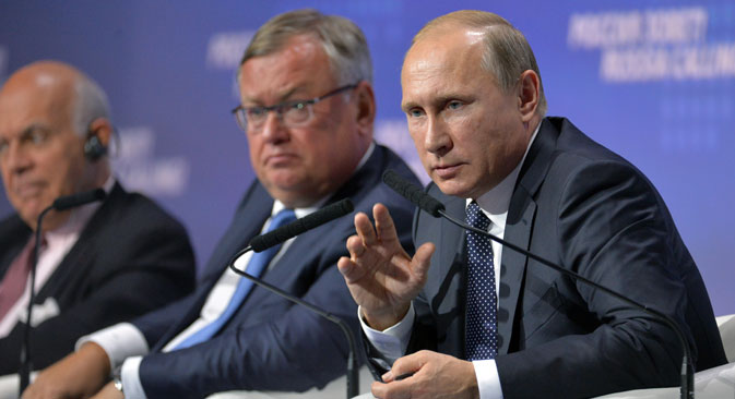 Presiden Rusia Vladimir Putin di acara Rusia Calling ke-7, Selasa (13/10). Forum Tahunan VTB Capital Investment diadakan di Pusat Perdagangan Internasional di Moskow.