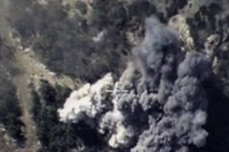 Bombarderos rusos atacan depósitos de armas del Estado Islámico cerca de Salma, pueblo en la provincia de Latakia. (Imagen tomada de un vídeo)