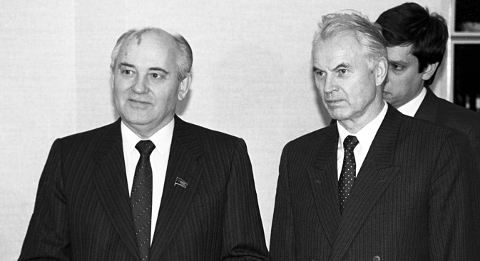 Michail Gorbatschow traf sich mit Hans Modrow im januar 1990 in Moskau. 
