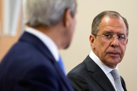 Menteri Luar Negeri AS John Kerry dan Menteri Luar Negeri Rusia Sergey Lavrov.