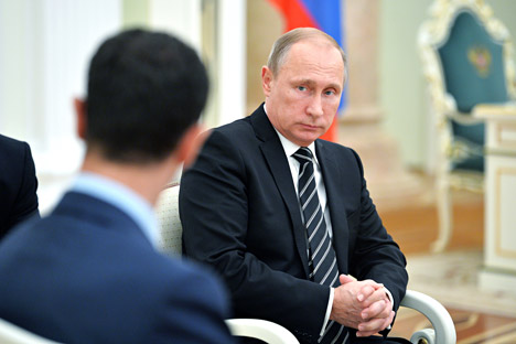 Presiden Rusia Vladimir Putin selama pertemuannya dengan Presiden Suriah Bashar Assad.