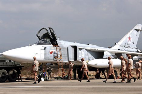 Un bombardier russe Sukhoi Su-24 à la base aérienne Hmeimim.