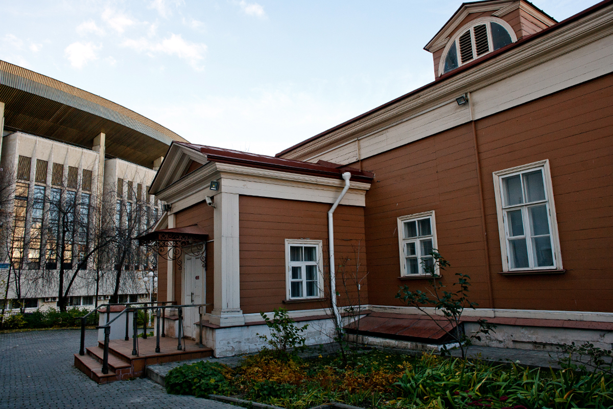 Дървена къща на ул. „Щепкин“ 47. Известният руски актьор Михаил Шчепкин прекарва последните четири години от живота си тук. Сега сградата е музей, посветен на него.