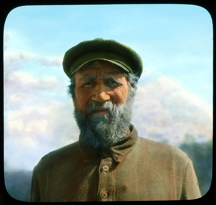 　モスクワ。農場労働者の服を着た老人、1930年代。モスクワ。