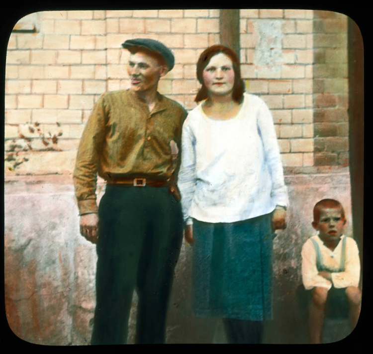 　モスクワ。ある家族の写真、1930年代。