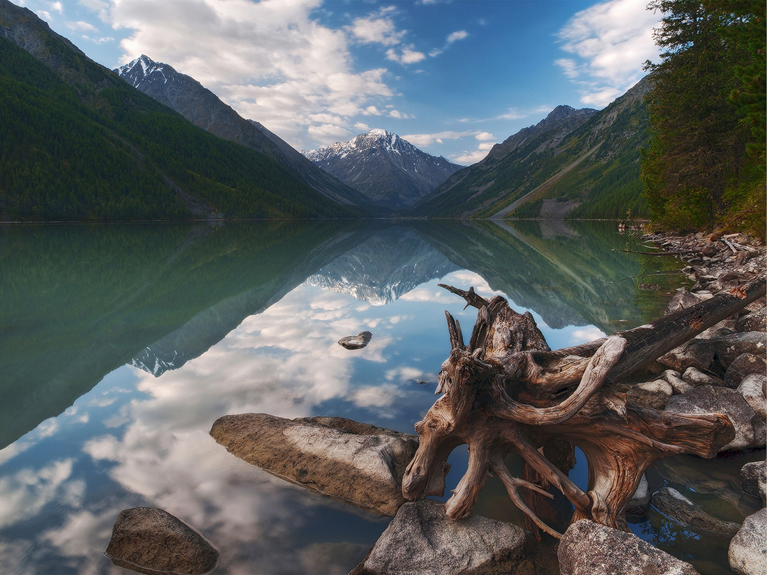 Езерата, горите и пустините в Алтайската република са вълнуваща дестинация за пътешествениците.
