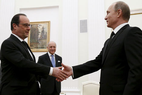 Vladimir Putin shakes hands with Francois Hollande during a meeting at the Kremlin in Moscow, Nov. 26, 2015.