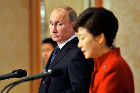 South Korean President Park Geun-hye (R) and Russian President Vladimir Putin during a joint news conference at the presidential Blue House in Seoul.