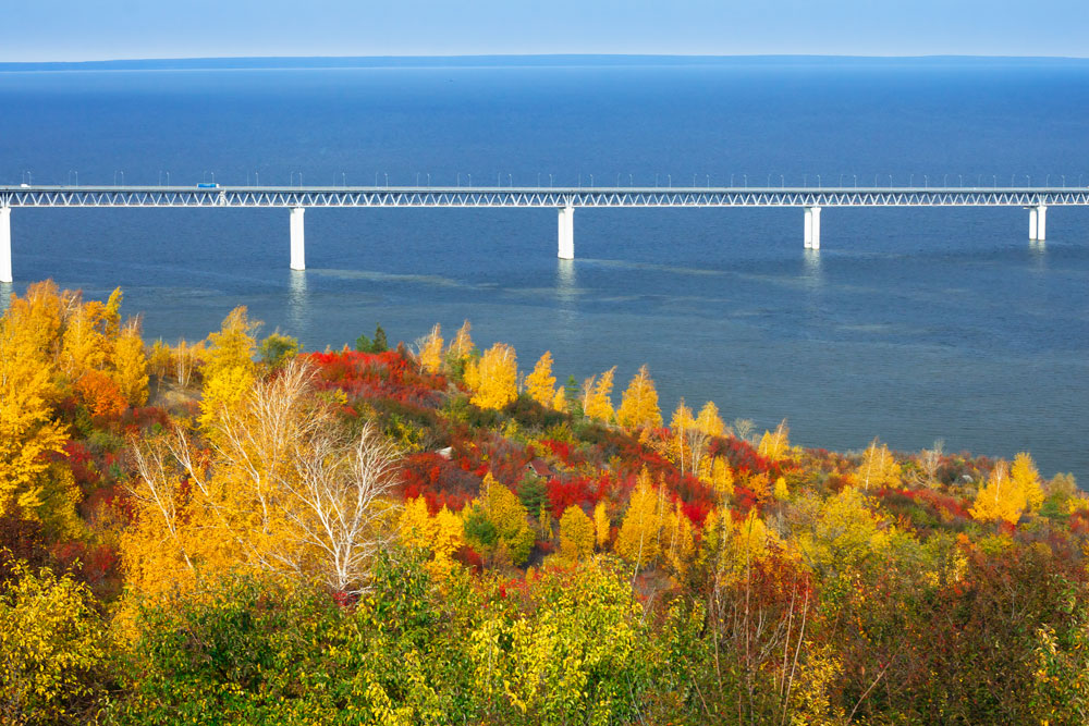 볼가 강 연안 도시 울리야놉스크의 ‘프레지던트 다리(Президентский мост)’는 러시아에서 가장 많이 지연된 건설 프로젝트 가운데 하나로 유명하다. 이 다리는 착공 20여 년이 지난 2009년 마침내 개통했다. 하지만 다리 하층부 공사가 남아 있다.