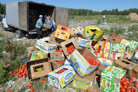 Des tomates confisquées à la frontière entre la Russie et la Biélorussie. 