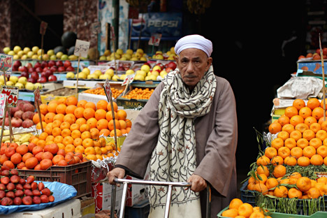 Un vendeur d'oranges au Caire.