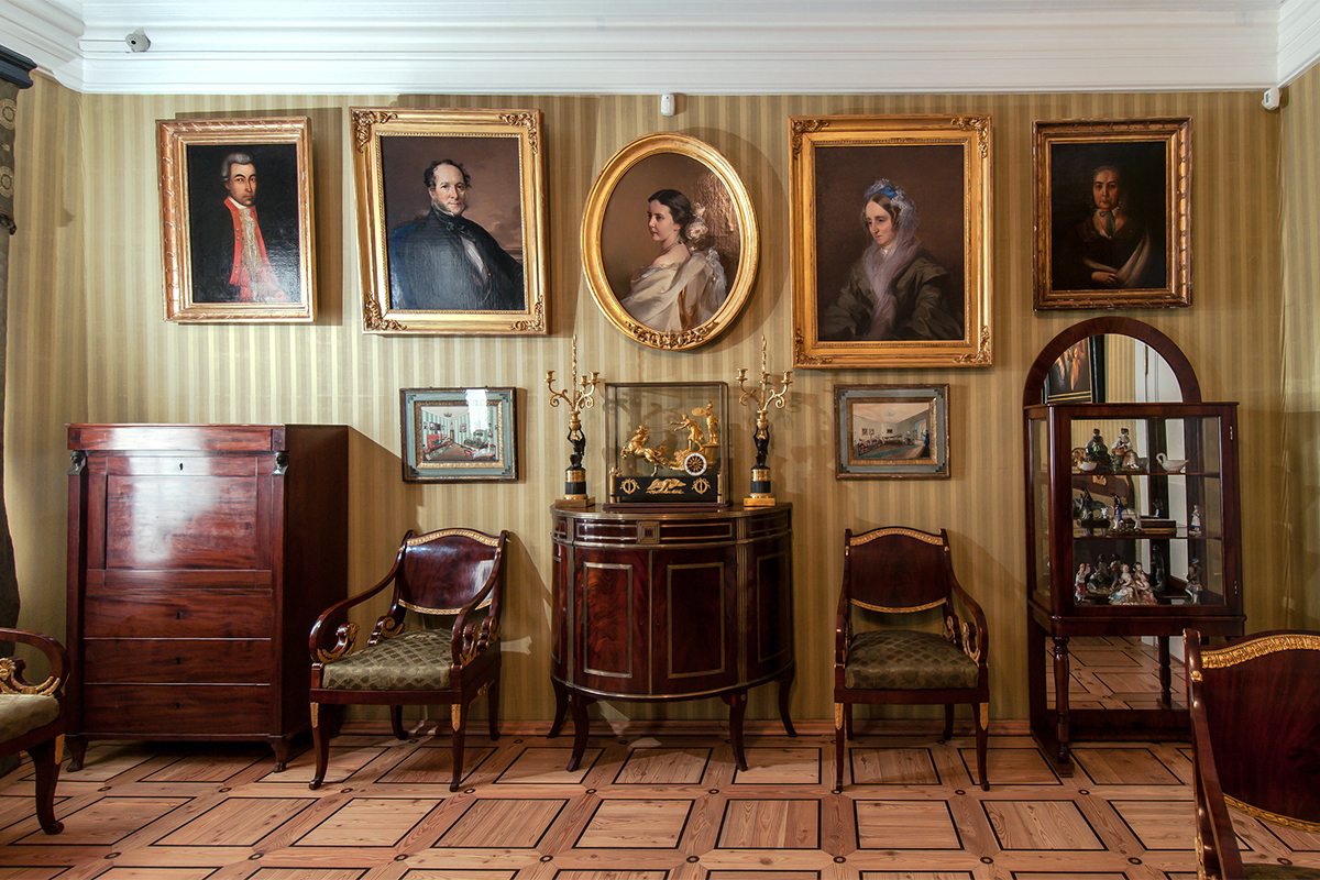 The estate was founded in 1816 and since then has belonged to four families, including the relatives of Russian poets Fyodor Tyutchev and Yevgeny Baratynsky.