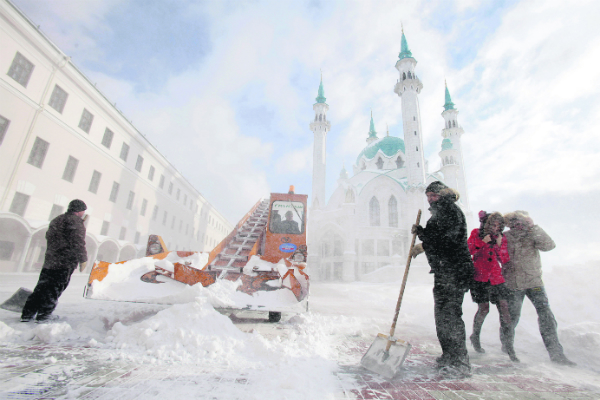 Cleaning of snow in Kazan city center.