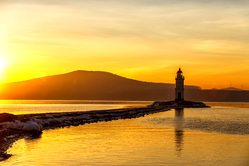 Le phare Tokarevski est considéré comme la fin du continent et le début de la mer bordant l’océan Pacifique. Construit en 1876, il est l’un des plus anciens phares d’Extrême-Orient.