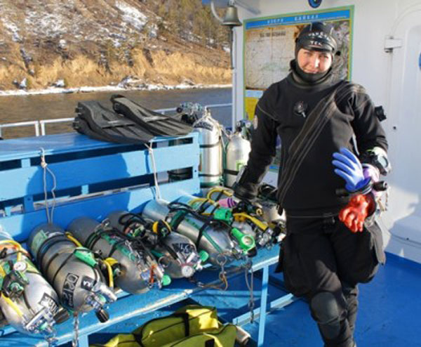 Russian diver set Baikal scuba dive record