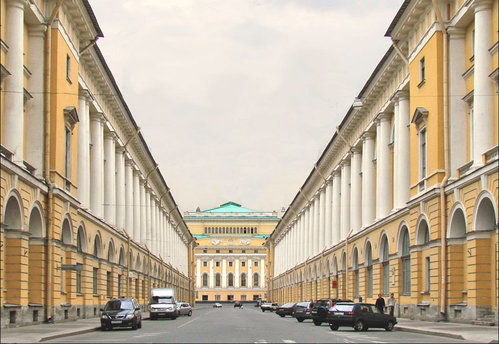 У 19. веку Карло Роси је граду подарио још величанственији изглед, достојан престонице једне империје. // Улица Карла Росија у Санкт Петербургу.