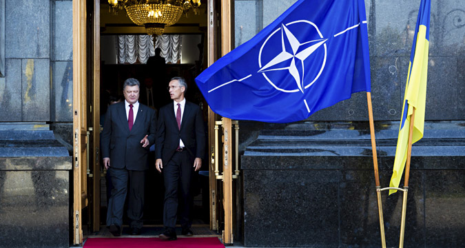 Der ukrainische Präsident Petro Poroschenko und der Nato-Generalsekretär Jens Stoltenberg. 