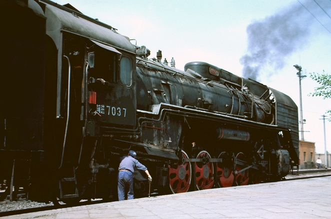 A locomotive at the front of a train en route Lanzhou to Hohhot