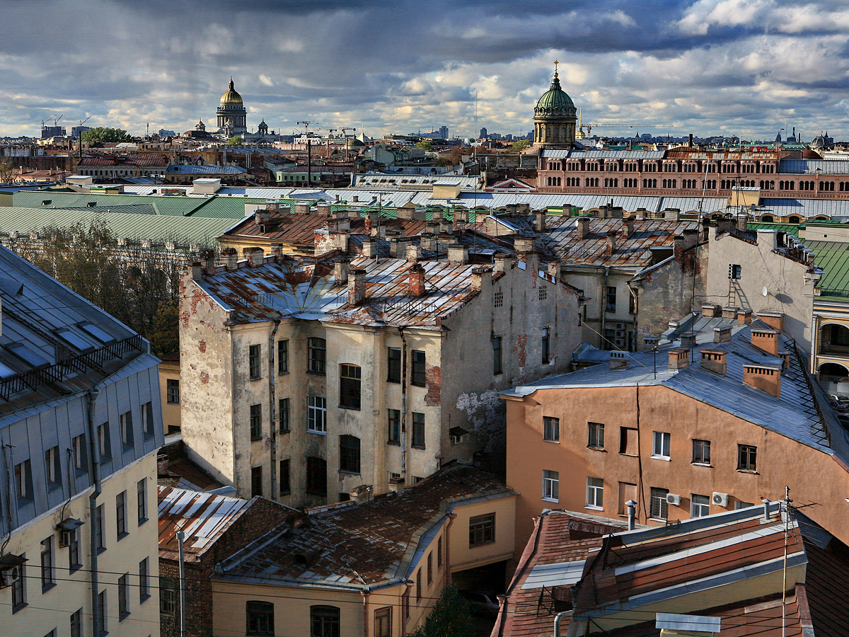 Roof climbing is a phenomenon that is widespread almost exclusively in St Petersburg.