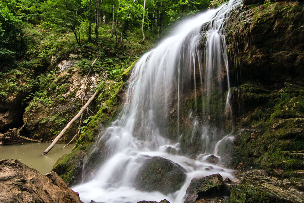 ''Šum'' je prvi vodopad na turističkoj ruti rijeke Rufabgo. 