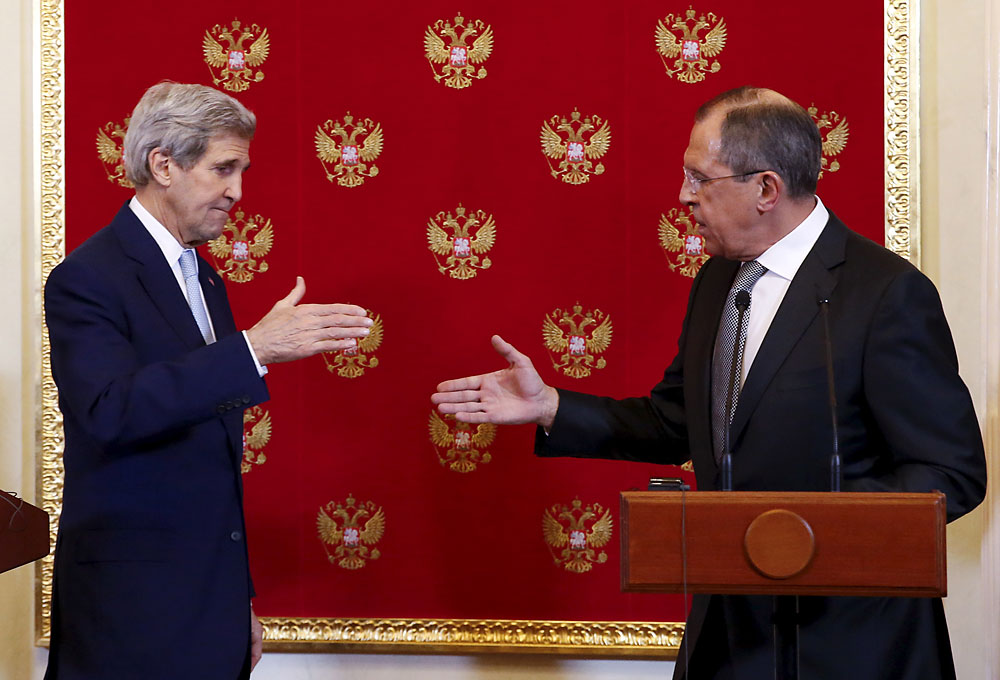 Russian Foreign Minister Sergei Lavrov (R) and U.S. Secretary of State John Kerry (L).