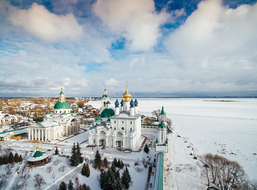 Поглед на Спасо-Јаковлевскиот манастир во Ростов. Јарославска област, Русија.   