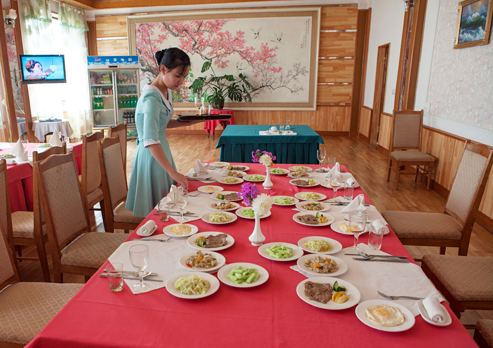 북한의 개성에서 관광객을 위한 레스토랑.