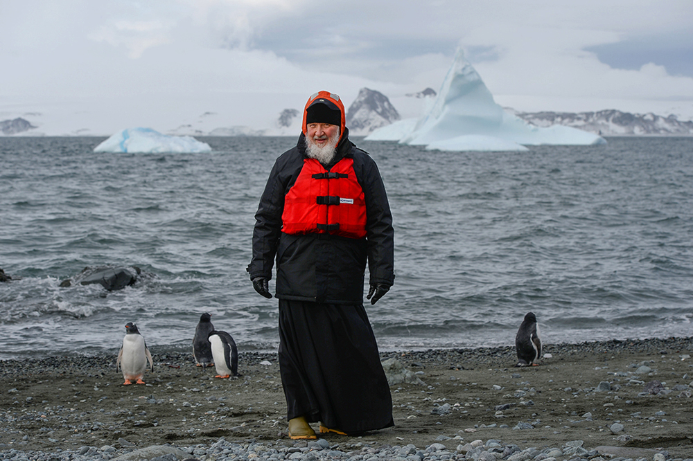 Руският патриарх Кирил на острова Кинг Джордж, където той посети полярната станция Белингсхаузен.