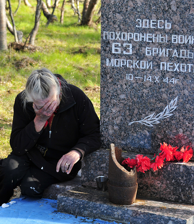Meeting after many years apart. Sredny Peninsula, the Murmansk Region. A common grave for marines. A woman from Moscow at the place where her husband died.
